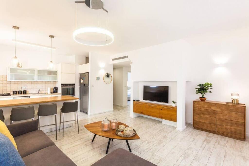 2bedroom With Balcony And Shelter Yonahotel7 Apartment